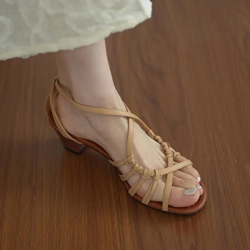 Sandálias femininas retrô da moda para o verão, com bico redondo e salto alto. Modelo simples e versátil, estilo romano, confortáveis e elegantes.