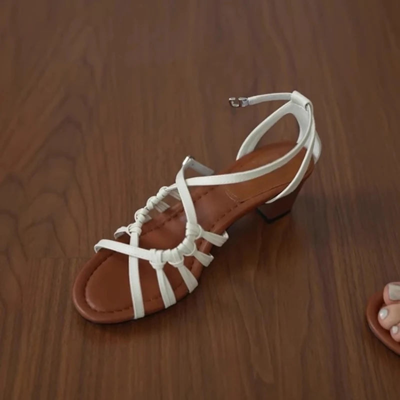 Sandálias femininas retrô da moda para o verão, com bico redondo e salto alto. Modelo simples e versátil, estilo romano, confortáveis e elegantes.
